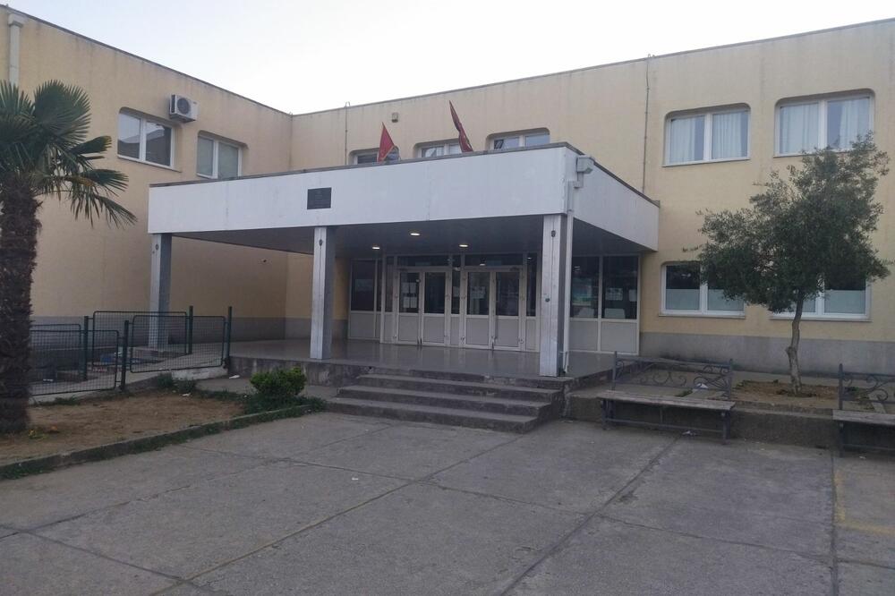 Osnovna škola "Maršal Tito" u Ulcinju, Foto: Samir Adrović