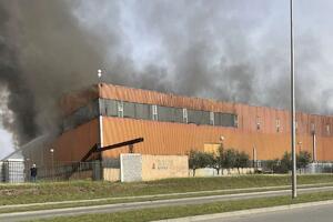 VIDEO Podgorica: Ugašen požar u hali Plantaža
