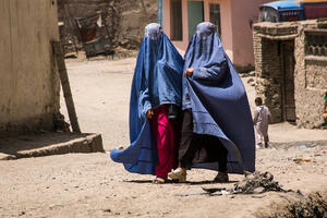 Talibani u Avganistanu odlučili da žene moraju pokrivati lice u...