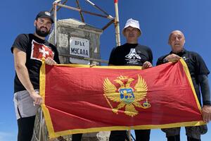 Crnogorska zastava na najvišem vrhu Balkana