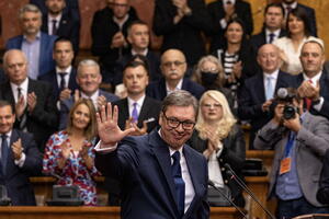 AP: Vučić obećava evropski kurs, nagovještava sankcije Rusiji