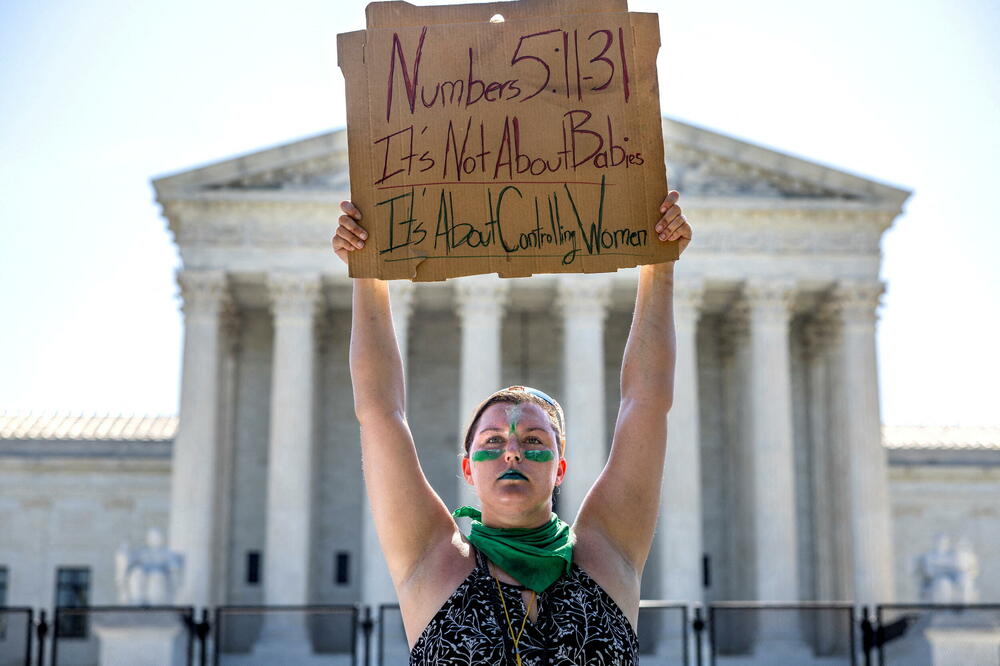 Protest pristalica prava na abortus ispred Vrhovnog suda SAD, Foto: Rojters
