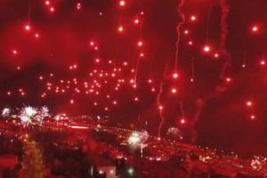 Rođenih 100 - spektakl na nebu iznad Mostara povodom rođendana...
