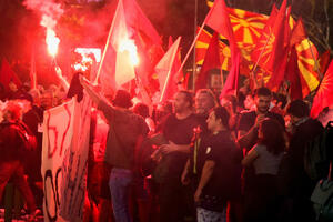 Sukobi u Skoplju na protestu protiv francuskog predloga:...