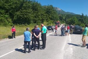 Građani tri opštine blokirali put Andrijevica-Berane