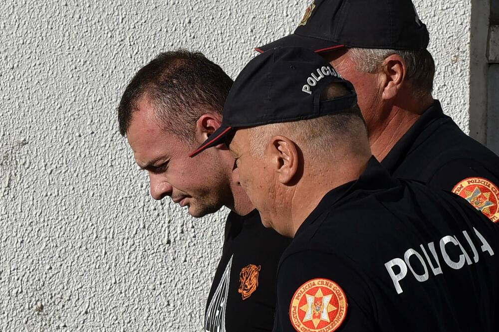 “Ne može stići sve, braćo”: Petar Lazović nakon hapšenja, Foto: Boris Pejović