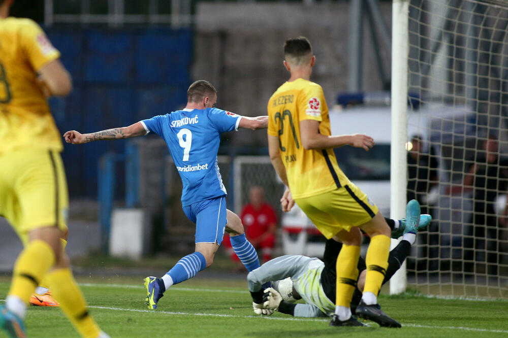 Striković postiže gol protiv Jezera, Foto: FSCG