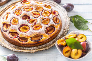 Najjednostavniji voćni kolač: Sa šljivama, borovnicama, jabukama…