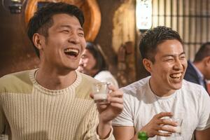U Japanu pozivaju mlade da piju više da bi podstakli privredu i...