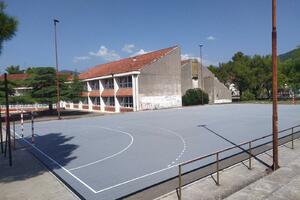 Tivat: Obnovljeni sportski tereni kod škola u gradu
