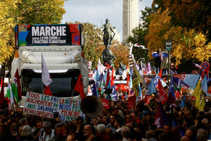 Desetine hiljada ljudi u Parizu na maršu protiv inflacije