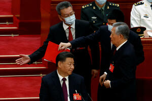 Bivši predsjednik Kine neočekivano izveden sa kongresa...
