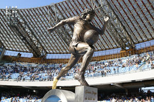 Još jedan omaž najvećem: Statua Dijega Maradone na stadionu...