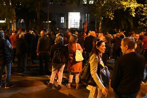 Građani satima protestovali ispred zgrade Skupštine, nakon...
