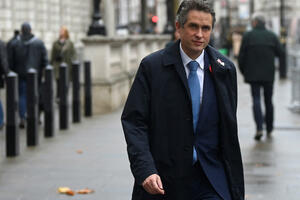 Ostavku podnio britanski ministar optužen za "nemoralno" ponašanje