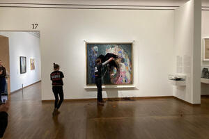 Ekološki aktivisti isprskali zaštitno staklo Klimtove slike u...