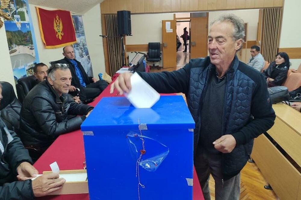 Opozicija zasad u prednosti: sa glasanja u Šavniku, Foto: Svetlana Mandic
