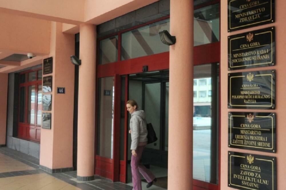 Komar tvrdi da je Ministarstvo ignorisalo zahtjeve za zapošljavanje kadra u situaciji kada nema pregleda u bolnici Meljine, Foto: Zoran Đurić
