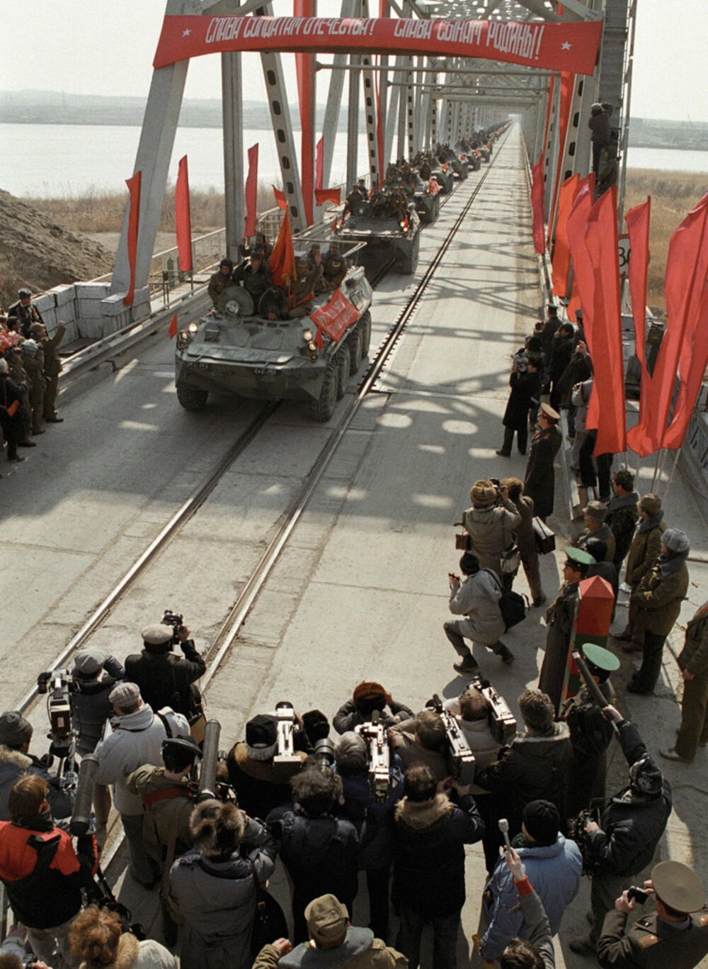 Posljednji sovjetski vojnici koji su napustili Avganistan u februaru 1989.