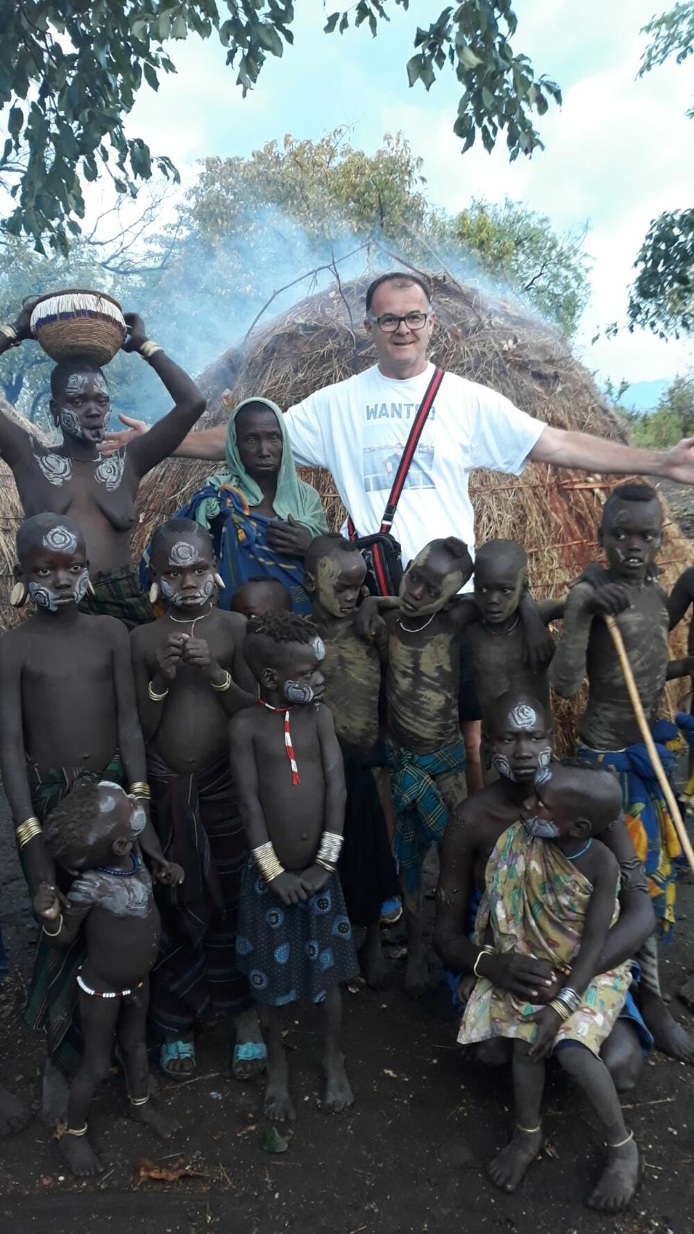 Ivanović sa pripadnicima jednog od plemena u Etiopiji
