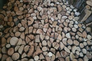 Anonimna donacija: drva za ogrijev za 16 porodica iz Nikšića