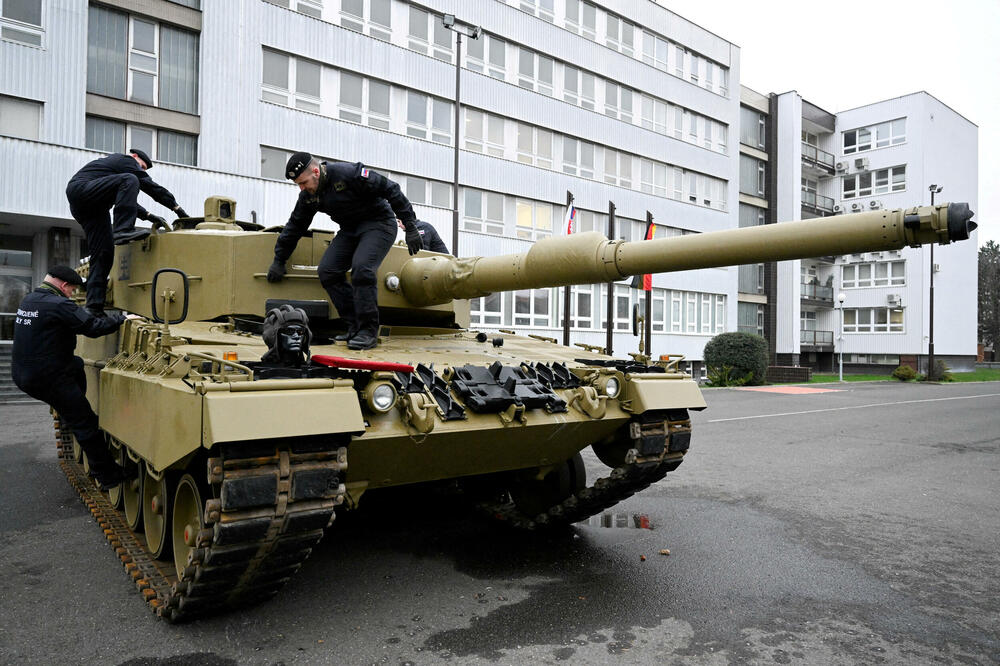 Njemačka je sredinom decembra isporučila Slovačkoj “leopard”  tenkove nakon što je ta zemlja donirala borbena vozila Ukrajini, Foto: Rojters
