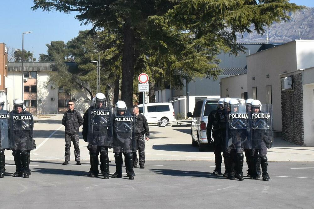 Sa obuke, Foto: Uprava policije