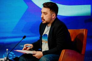 Murić: Tabloidi i tabloidne televizije u Srbiji podržavaju Mandića