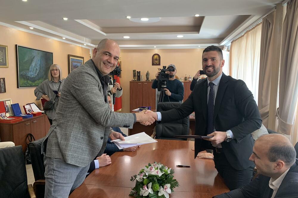 Sa potpisivanja, Foto: Vuk Lajović