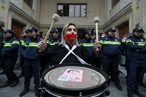 Policija u Gruziji suzavcem rastjeruje demonstracije protiv nacrta...