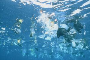 Okeanima pluta više od 170 biliona komada plastike