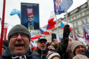 Češka: Policija spriječila stotine demonstranata da skinu...