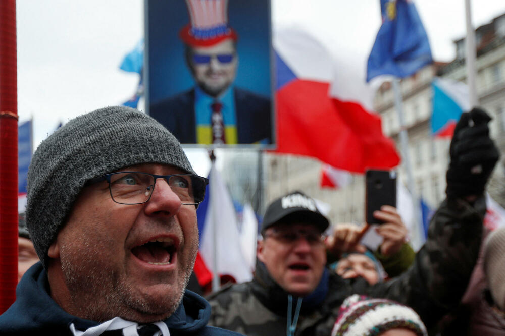 Protest ispred češke vlade, Foto: Rojters
