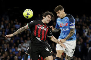 Milan se igrao na "Maradoni" i poslao upozorenje Napoliju pred...