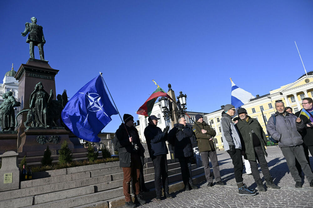 Građani Helsinkija slave učlanjenje u NATO
