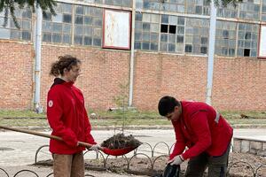 Nikšić: Volonteri Crvenog krsta pomagali u sređivanju dvorišta,...