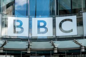 BBC zaglavljen u televizijskoj i radio eri bez digitalnog plana,...