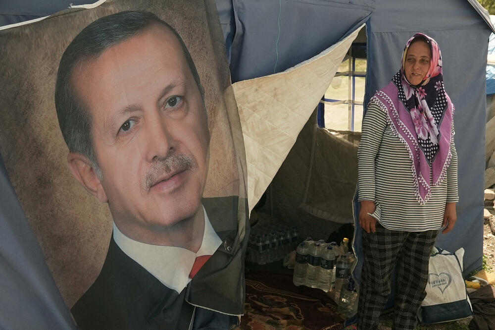 Ajše Kekeč nakon zemljotresa živi sa sinom u šatoru u Kahramanmarašu, Foto: Rojters