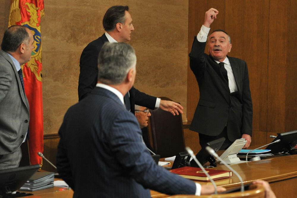 Čuveno zasjedanje koje je obilježio incident između Đukanovića i DF, Foto: Savo Prelević