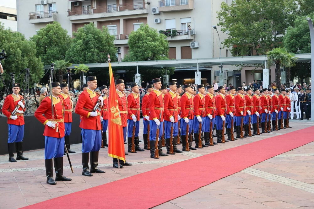 Po završetku sjednice planirana je ceremonija svečanog vojnog pozdrava na platou ispred Skupštine: Garda VCG, Foto: Skupstina CG