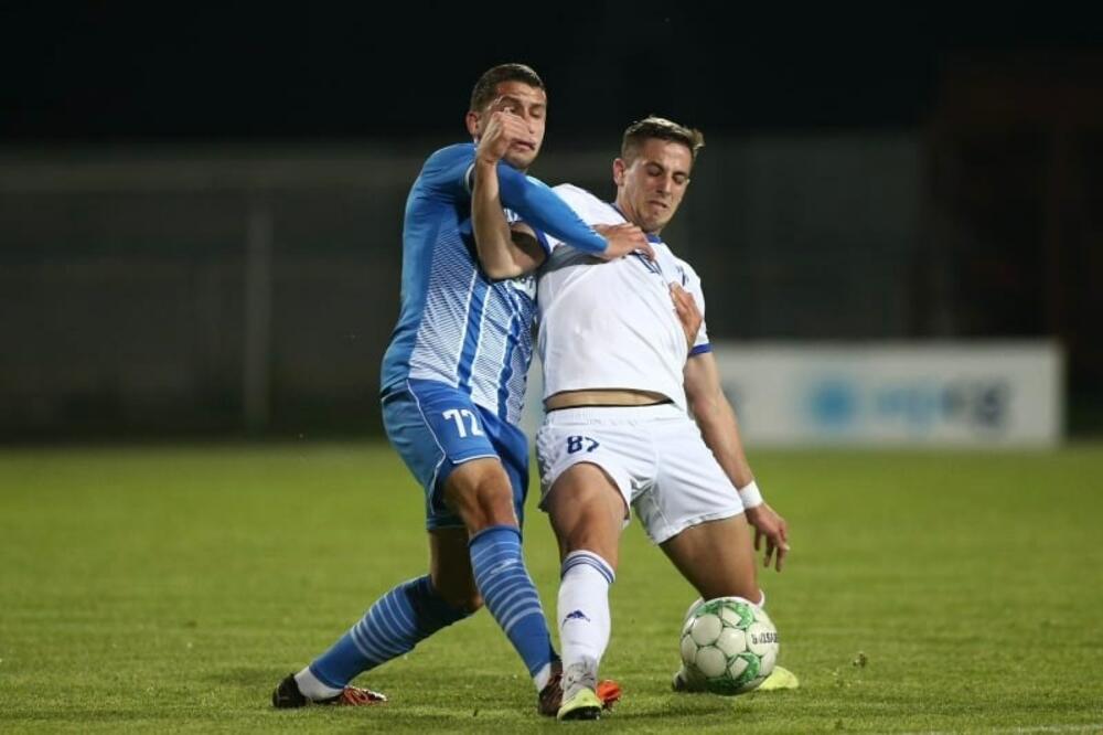 Marko Mrvaljević (bijeli dres) na meču protiv Sutjeske, Foto: FSCG