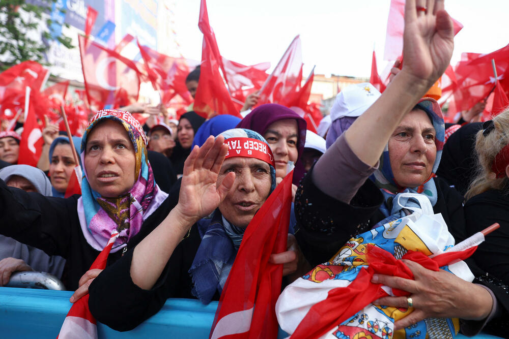 Erdoganove pristalice na mitingu u Istanbulu