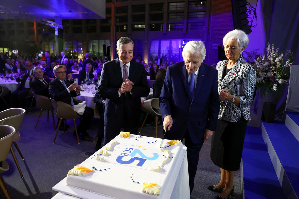 Lagardova sa bivšim šefovima ECB na proslavi u Frankfurtu