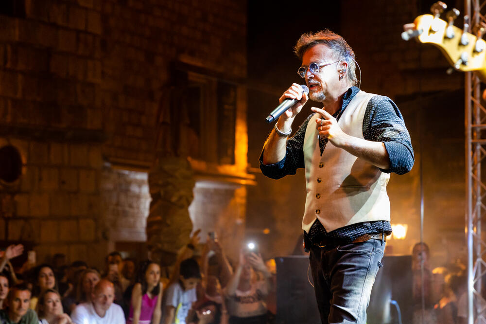 Džiboni na nastupu u Kotoru, Foto: Mediabiro