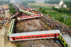 Broj stradalih u željezničkoj nesreći u Indiji porastao na 288