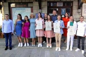 Kolašin: Devet đaka OŠ Risto Manojlović dobilo diplomu Luča