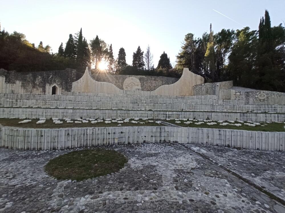 Partizansko groblje u Mostaru često na meti vandala