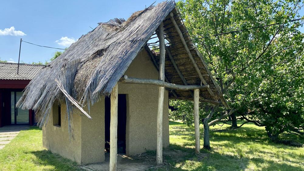 Replika neolitske kuće