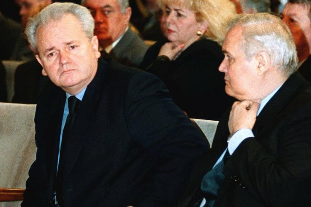 Milan Milutinović (desno) bio je politički saradnik Slobodana Miloševića (lijevo), Foto: Getty Images