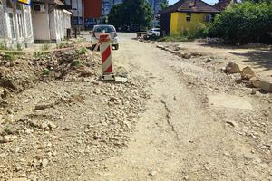Velikanu dali ulicu u Nikšiću i ostavili je raskopanu